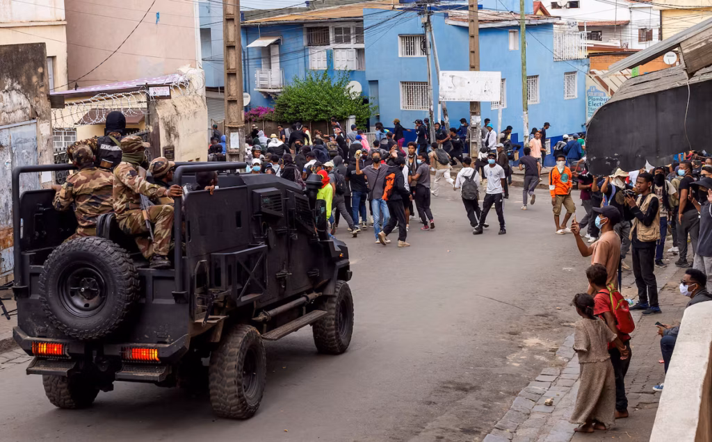 Madagascar - les jeunes manifestants suspendent leurs marches dans la capitale pour 24 heures (AP)