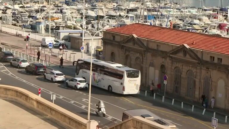 Marseille bannit les cars de tourisme du Vieux-Port pour apaiser le centre-ville