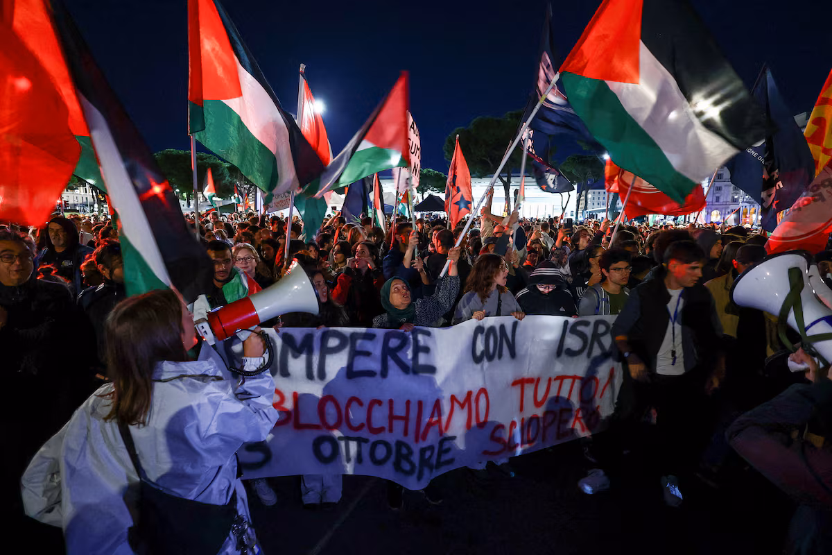 Meloni raille la grève générale en Italie en soutien à la flottille pour Gaza - « un long week-end et une révolution ne vont pas ensemble » (AP)