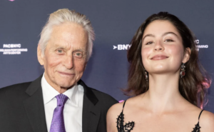 Michael Douglas, père comblé : sa fille Carys, portrait craché de Catherine Zeta-Jones, brille à ses côtés