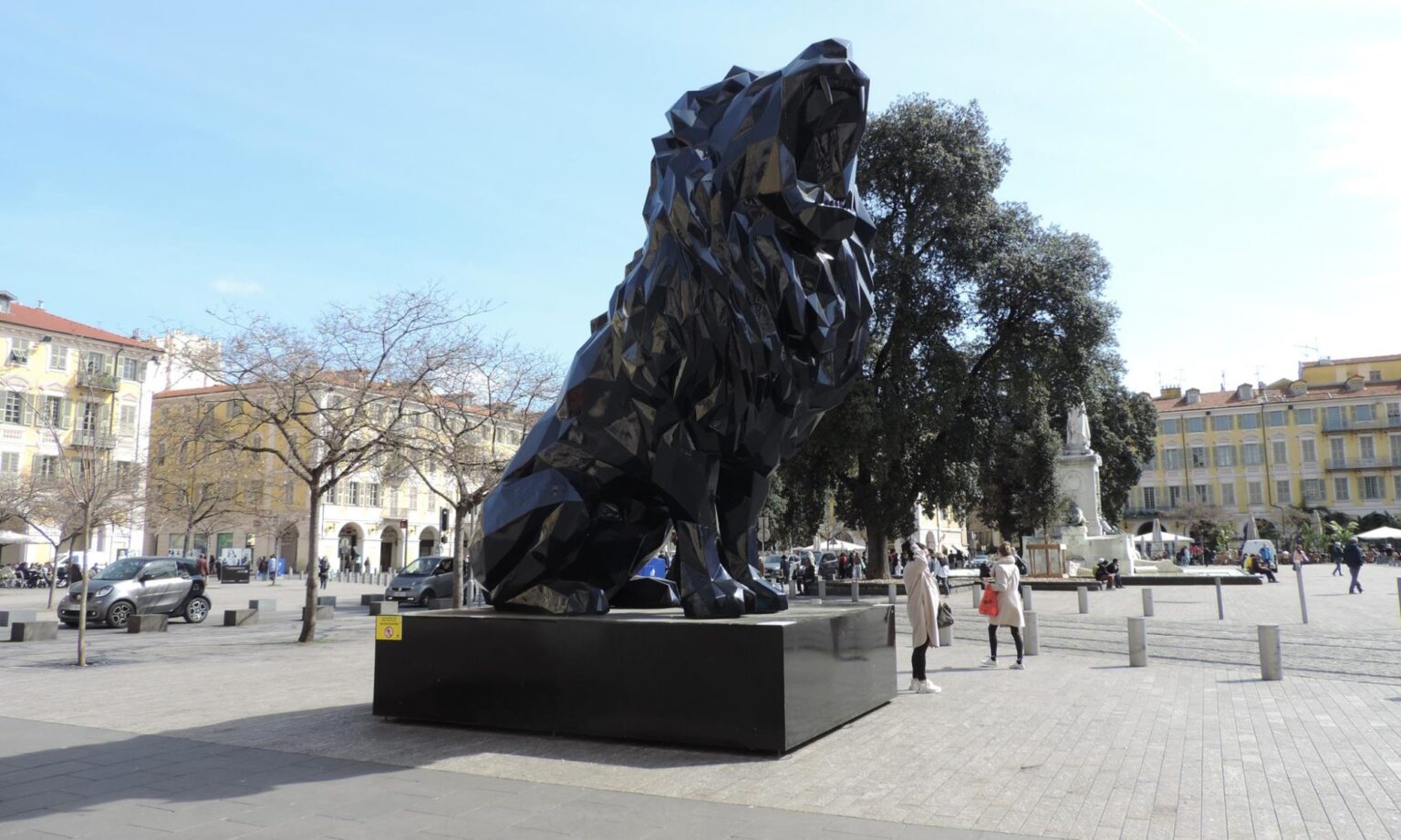 Nice - le lion géant de Richard Orlinski quittera bientôt la place Garibaldi