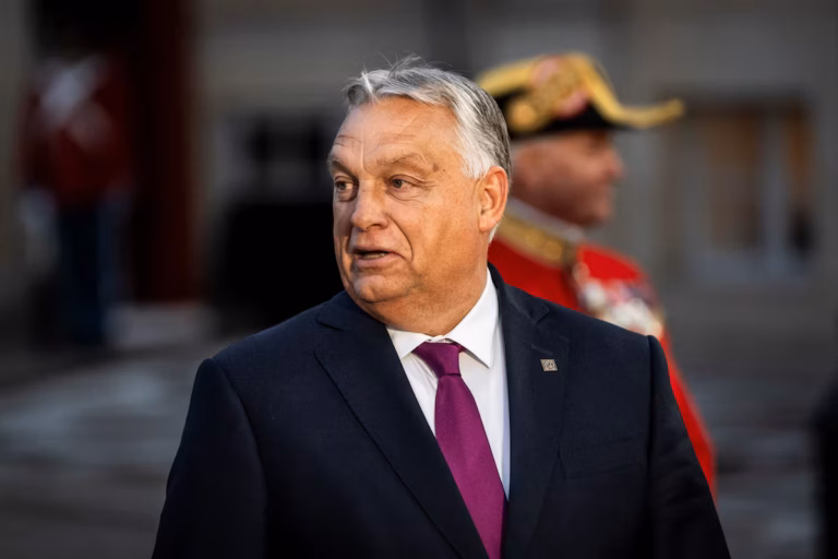 Orban rejette l’euro et affirme que l’Union européenne est en voie de désintégration (AP)