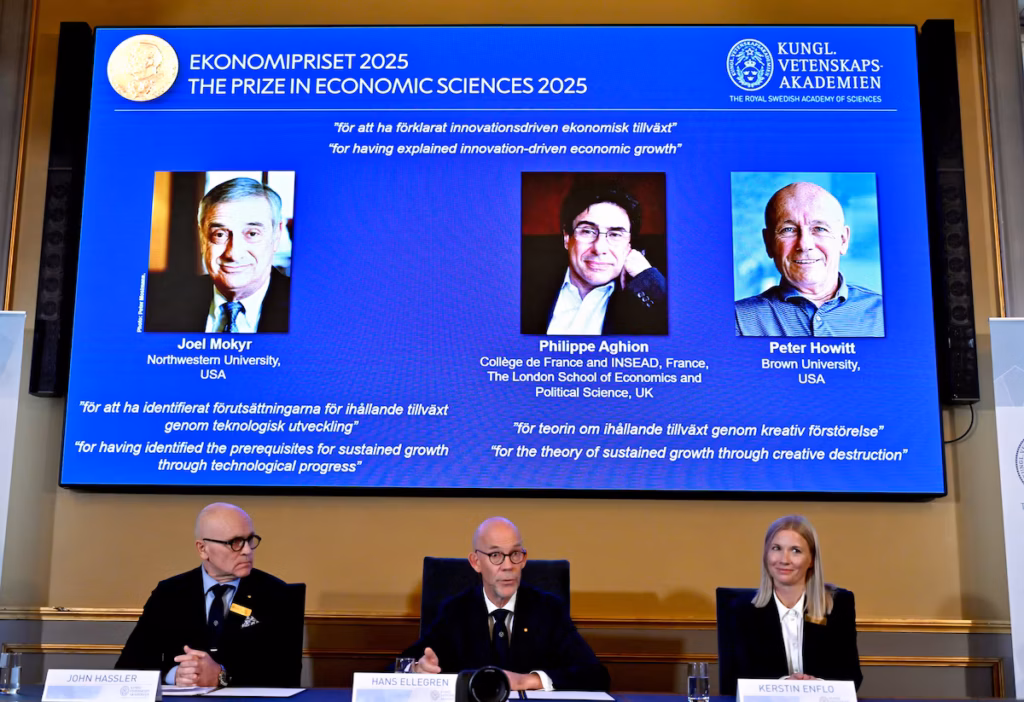Philippe Aghion, Joel Mokyr et Peter Howitt remportent le prix Nobel d’économie 2025 pour leurs travaux sur l’innovation et la “destruction créatrice” (AP)