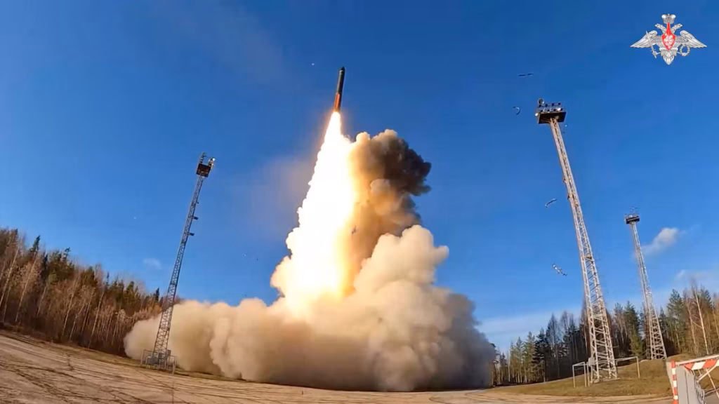 Poutine supervise un vaste exercice nucléaire destiné à tester la préparation des forces russes (AP)