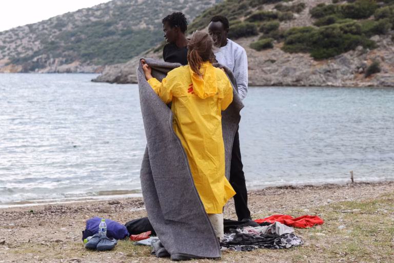 Quatre migrants périssent dans un naufrage au large de l’île grecque de Lesbos