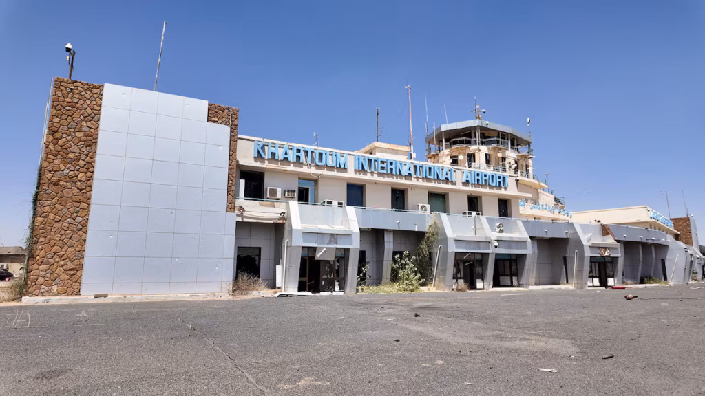 Soudan - la réouverture de l’aéroport de Khartoum reportée après de nouvelles frappes de drones (AP)