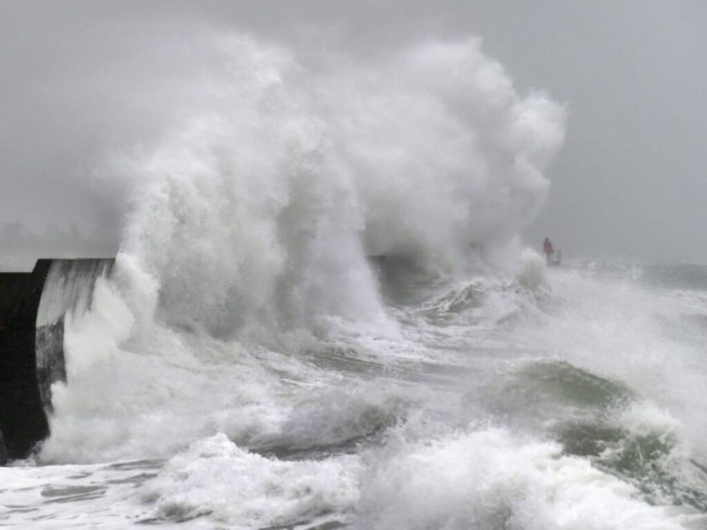 Tempête Benjamin - prudence ce soir et demain, la Manche et la Seine-Maritime en vigilance orange pour vents violents et submersion