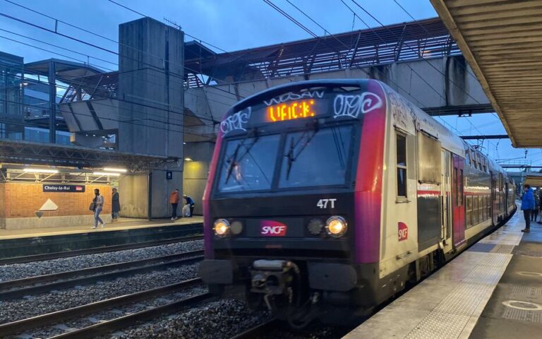 Tentative de viol dans le RER C : le suspect mis en examen et écroué