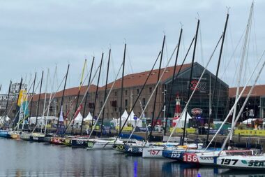 Transat Café L’Or : un avion privé déchire la voile de deux skippers belges en pleine mer