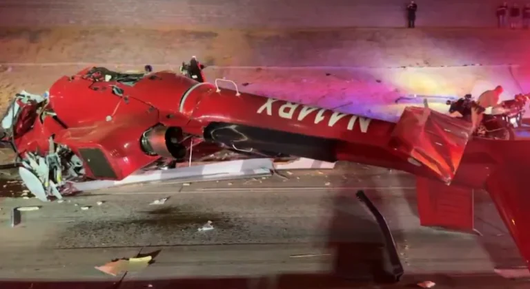Un hélicoptère médical s’écrase sur une autoroute en Californie, trois blessés