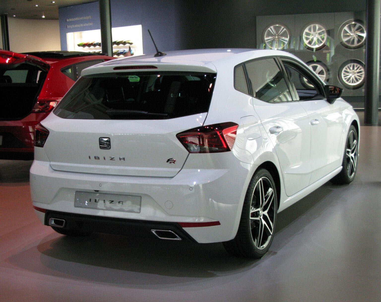 Voiture - les français dépensent plus de 400 euros par mois, dont les deux tiers sans rouler (wikipedia commons)