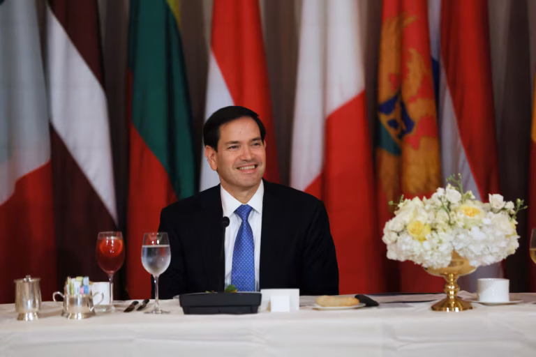 Washington et Monrovia s’allient pour renforcer la présence américaine dans le secteur minier libérien (AP)