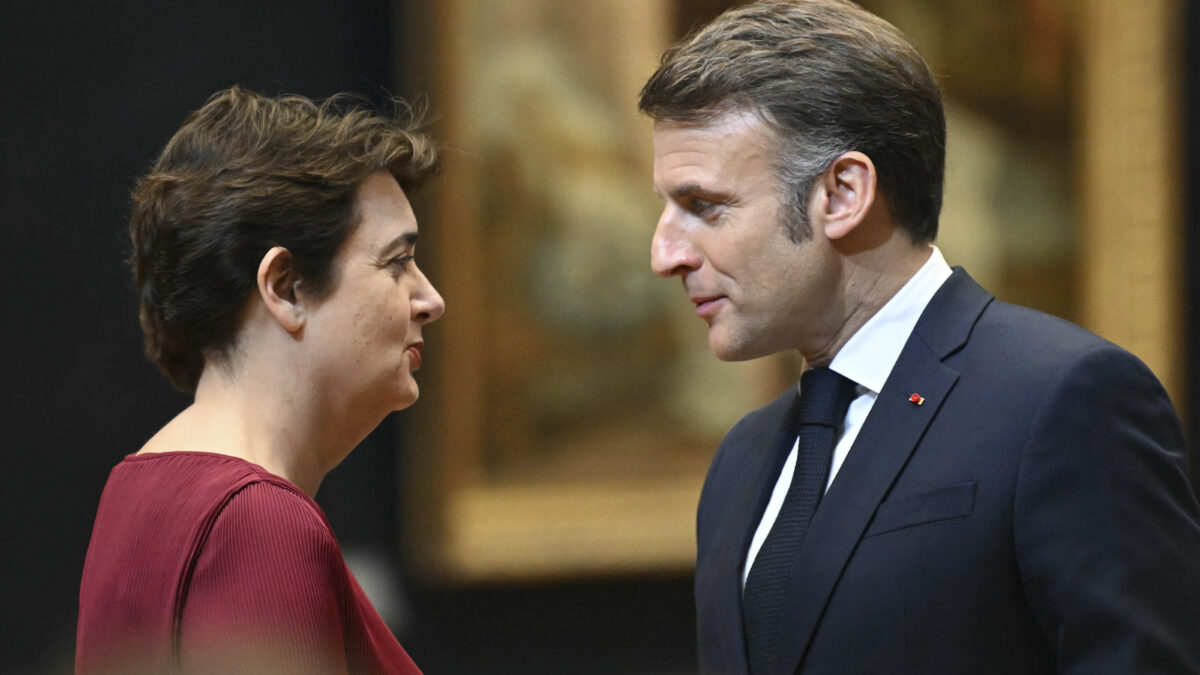Vol au Louvre : le butin estimé à 88 millions d’euros. La présidente du musée démissionne, mais Macron la maintient à son poste. (AP/Bertrand Guay)
