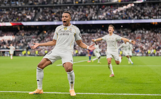 FOOT - Le Real Madrid domine le FC Barcelone 2-1. Mbappé une nouvelle fois buteur