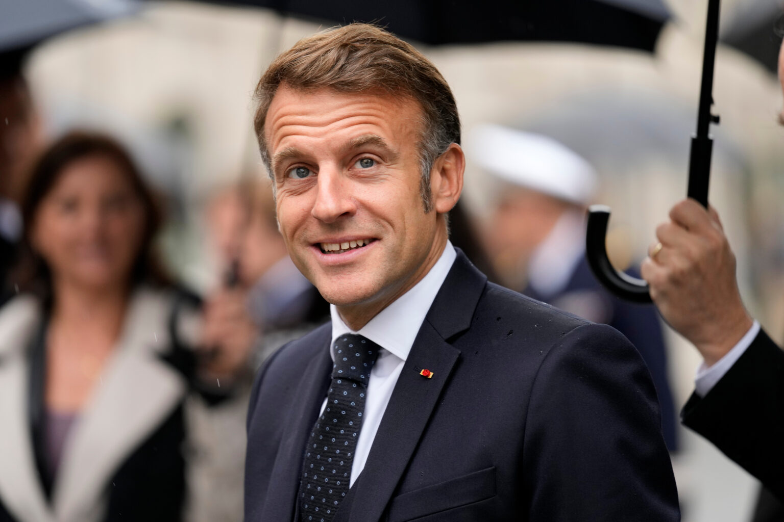 Sarkozy incarcéré: Macron juge "légitime" le débat sur l’exécution provisoire. (AP/Darko Bandic)