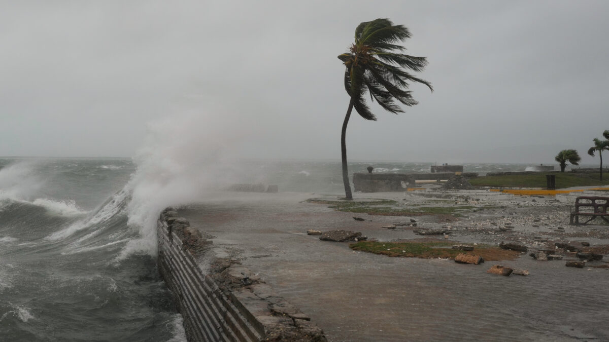 Après avoir frappé la Jamaïque lors d'une nuit d'horreur, l’ouragan Melissa se dirige vers Cuba. (AP/Matias Delacroix)
