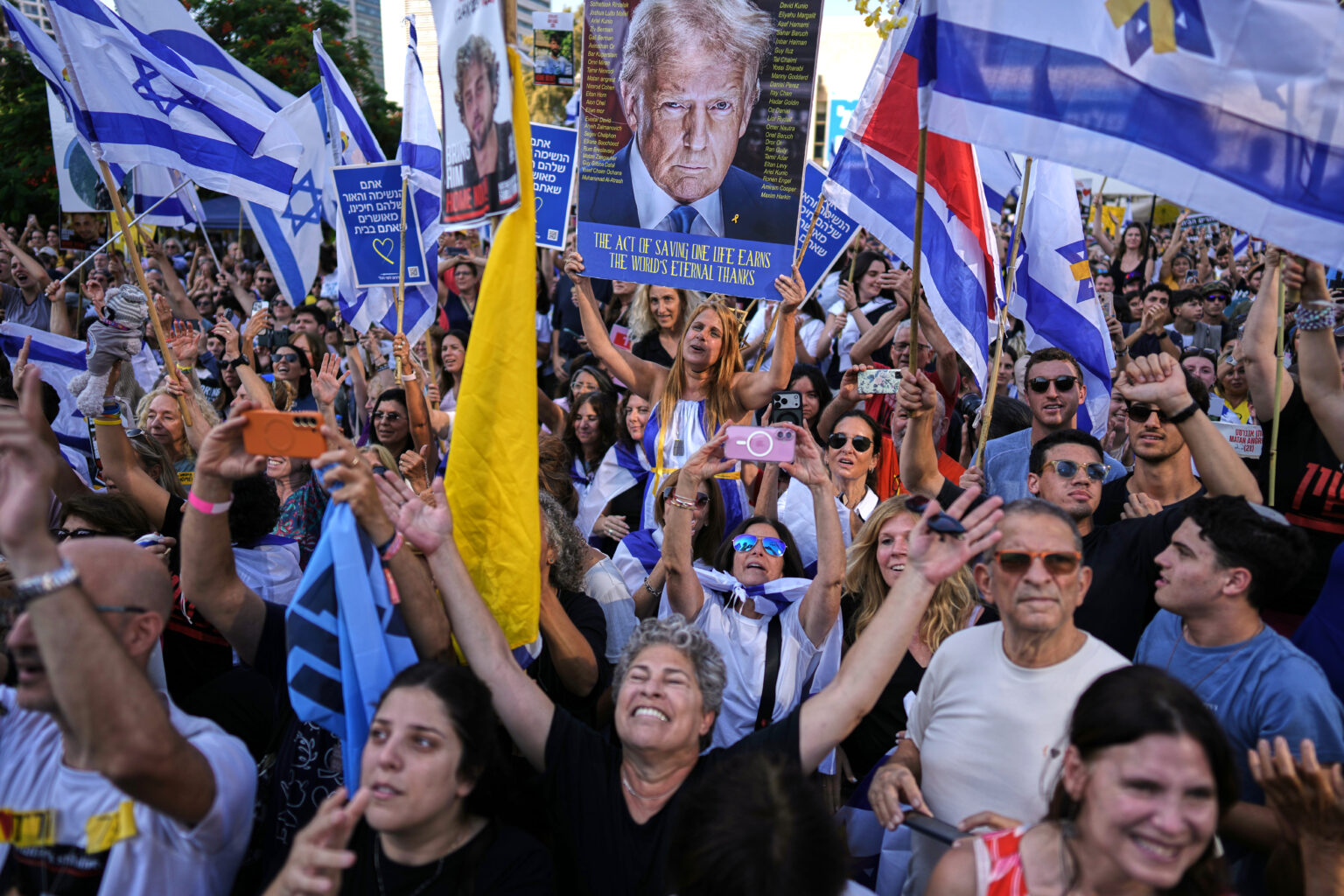 Israël : joie et larmes pour la libération des derniers otages vivants de Gaza. (AP/Oded Balilty)