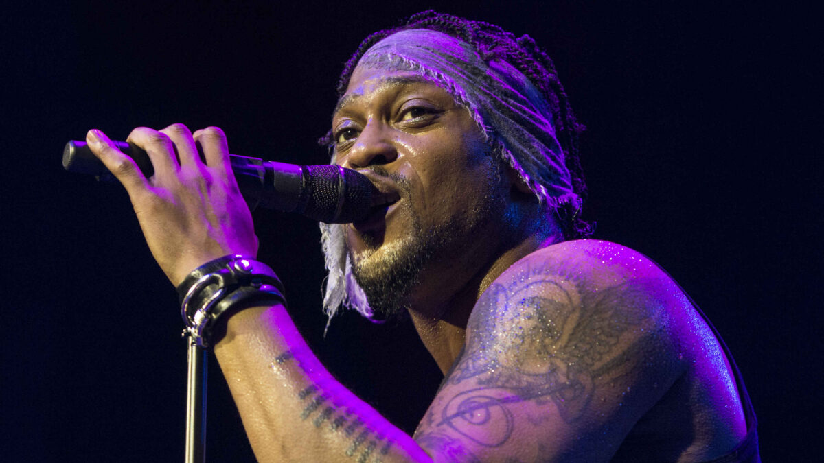 Mort du chanteur D'Angelo. Icône de la soul aux États-Unis, il a été emporté à 51 ans par un cancer du pancréas. (AP/Robb D. Cohen)