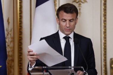 Réforme des retraites : Emmanuel Macron évoque un référendum, mais écarte toute suspension