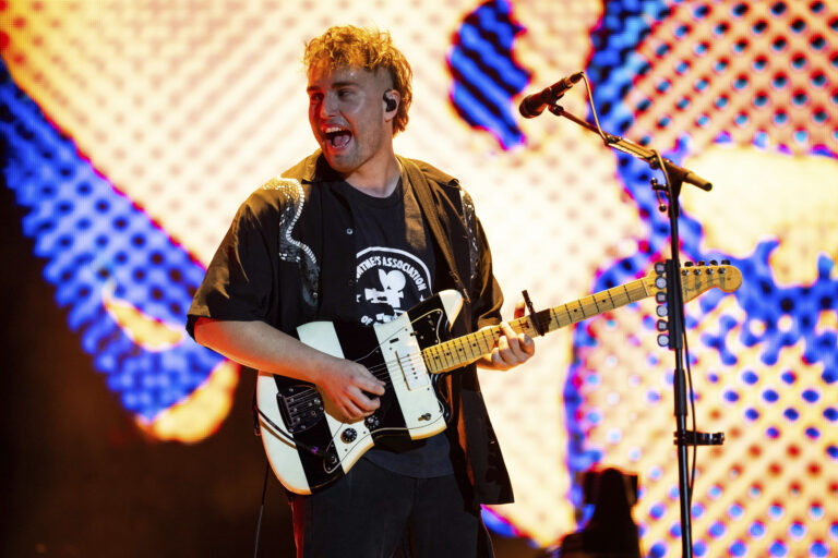 Sam Fender sacré au Mercury Prize 2025 pour son album People Watching