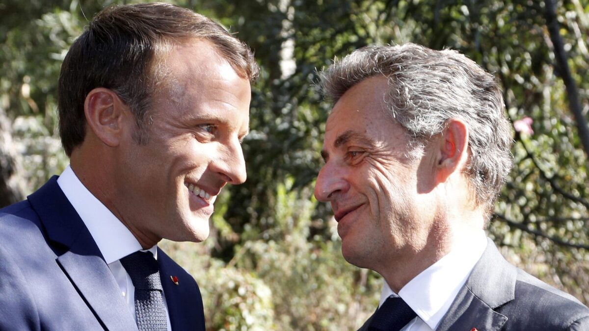 Nicolas Sarkozy reçu par Emmanuel Macron avant son incarcération prévue ce mardi à 10h. (AP)