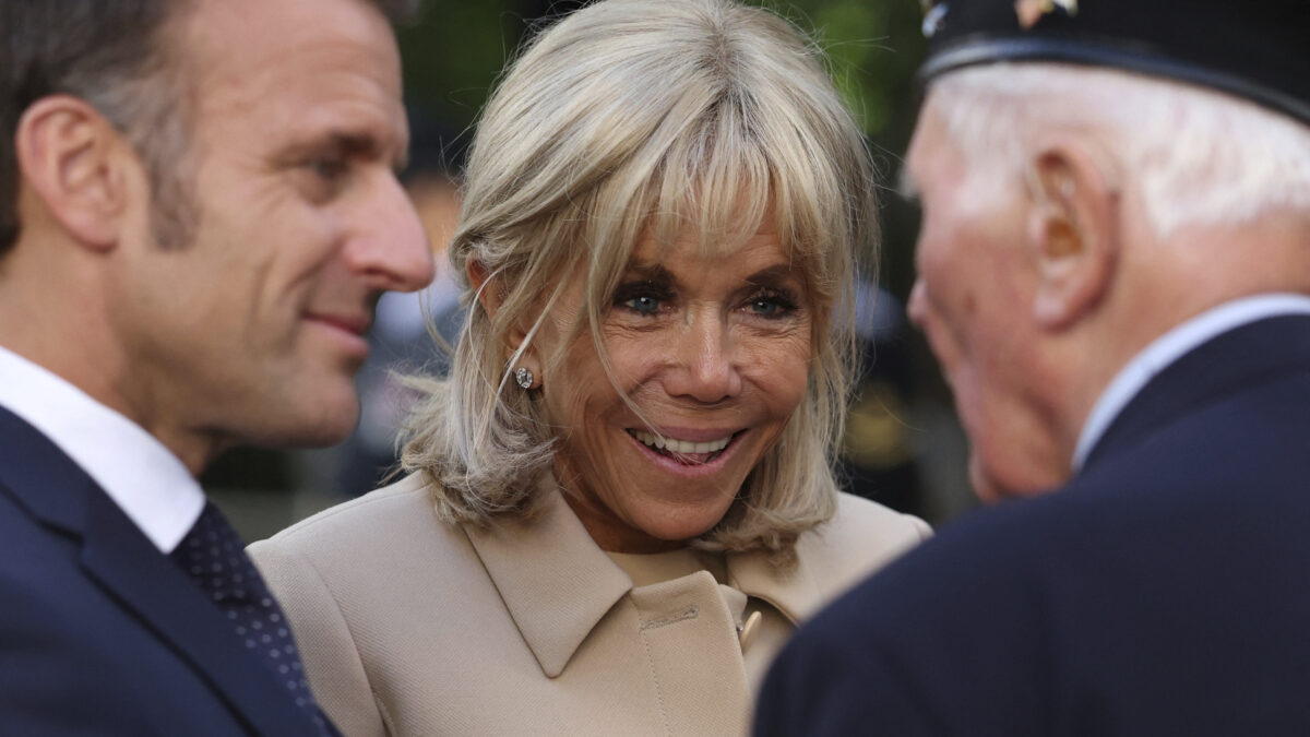Brigitte Macron accusée d’être un homme: ouverture ce lundi d’un procès très attendu à Paris. (AP)
