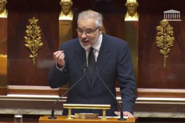 Guillaume Bigot signe la première victoire historique du RN à l’Assemblée nationale