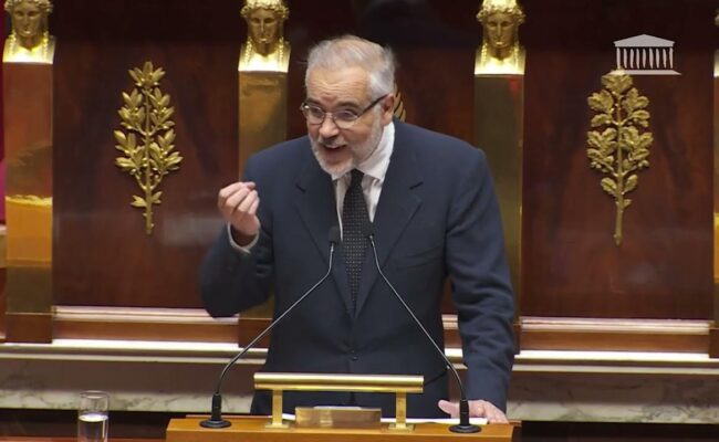 Guillaume Bigot signe la première victoire historique du RN à l’Assemblée nationale