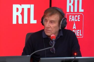 VIDÉO - Alain Souchon insulte 10 millions de Français: "Je ne crois pas que les Français soient assez cons pour élire quelqu'un du RN."