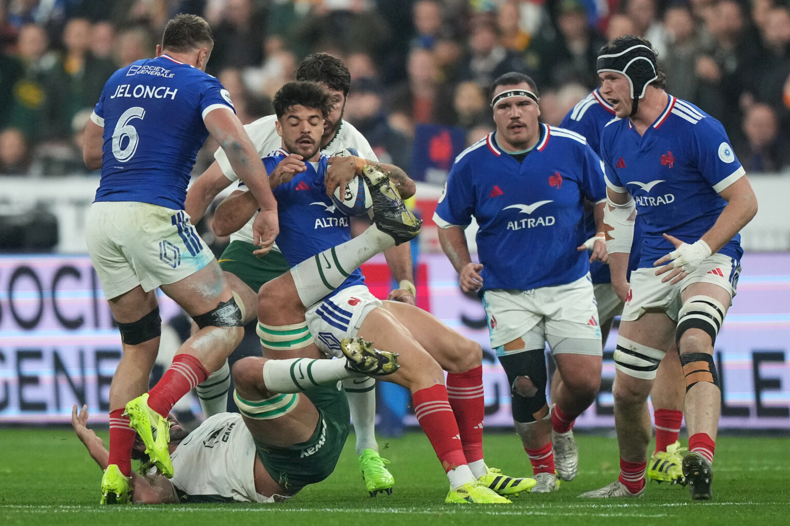 Rugby - La France sort victorieuse d’un match difficile face aux Fidji (34-21), mais ne se rassure pas. (AP)