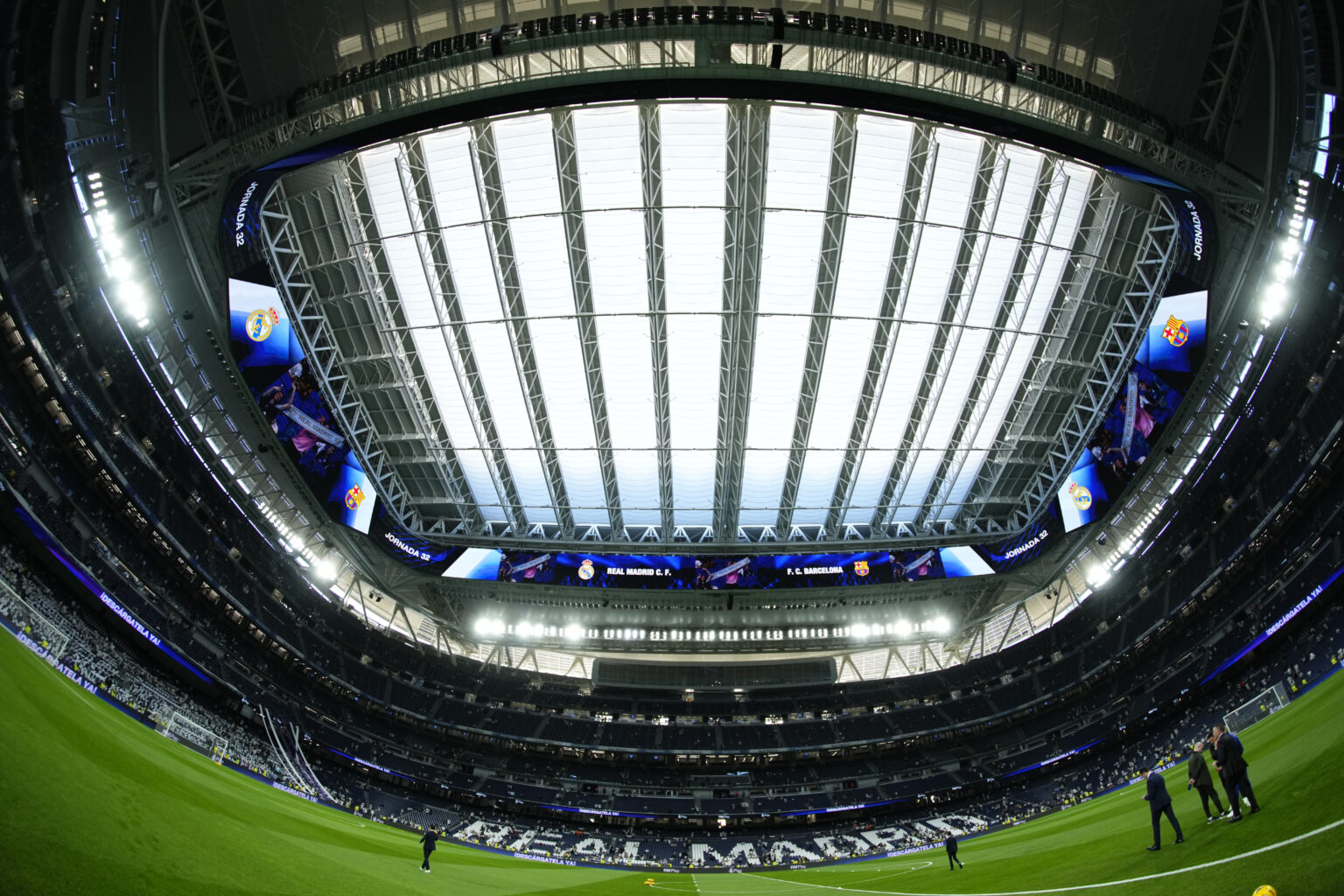 FOOT - Le Real Madrid sacrifie son histoire et change le nom de son stade, le Santiago Bernabéu. (AP)