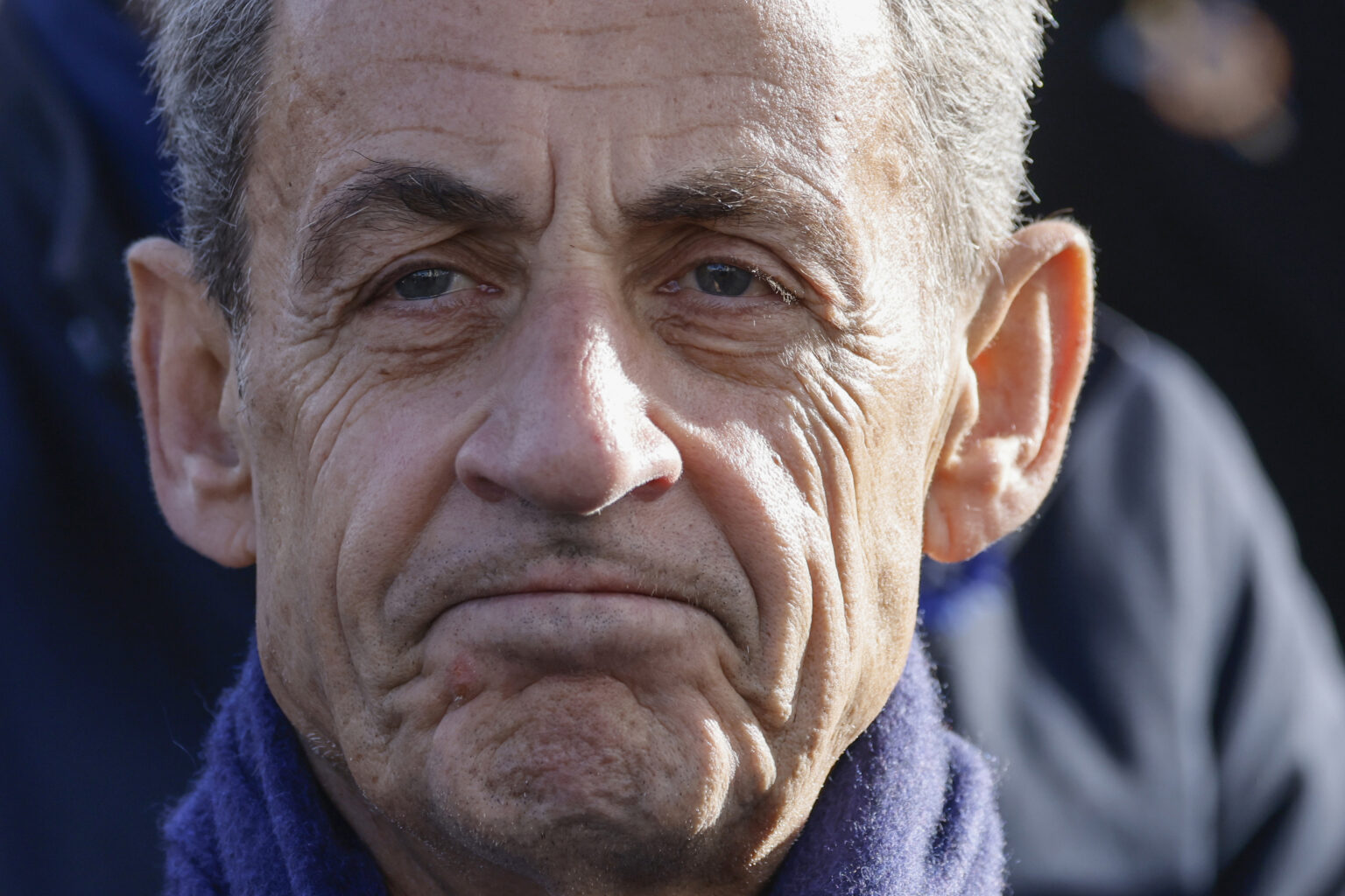 "Il ne sait même pas se faire cuire un œuf." Pourquoi Nicolas Sarkozy ne mange-t-il quasiment que des yaourts et du thon en prison? (AP)