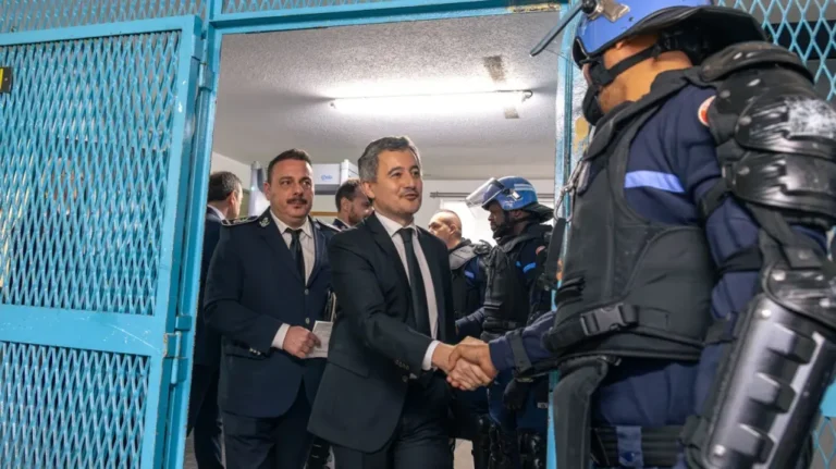 Plan « zéro portable » en prison : Darmanin promet la fermeté, mais l’efficacité reste à démontrer