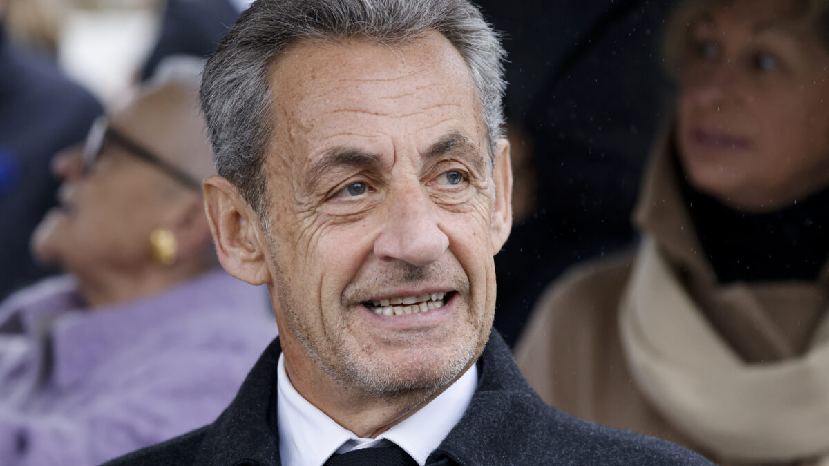 Le parquet demande que Nicolas Sarkozy soit placé en liberté sous contrôle judiciaire. Il pourrait être libre dès ce soir. (AP)