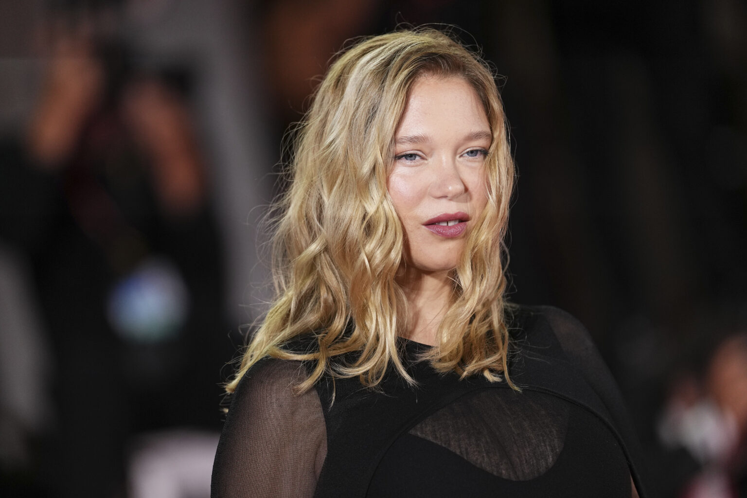Léa Seydoux marraine des illuminations de Noël 2025 sur les Champs-Élysées. (AP)