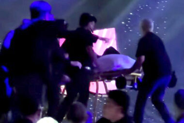 Chute de Miss Jamaïque à Miss Univers: l'impressionnante rapidité des secours, emmenés par Nawat Itsaragrisil. La jeune femme va bien