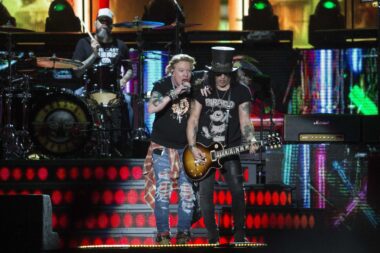 Guns N’Roses annonce son retour en France avec deux concerts à Paris les 1er et 3 juillet 2026. (AP)