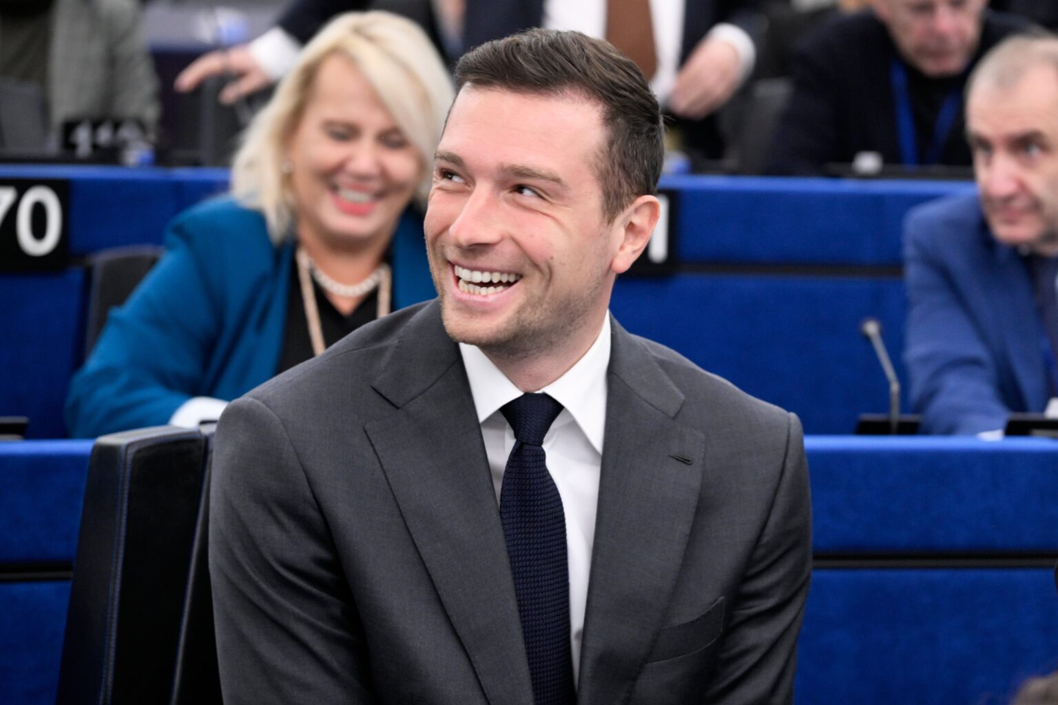 Sondage choc ! Présidentielle 2027 : Jordan Bardella donné favori dans toutes les simulations du second tour. (AP)