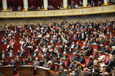 L'Assemblée nationale vote la suspension de la réforme des retraites