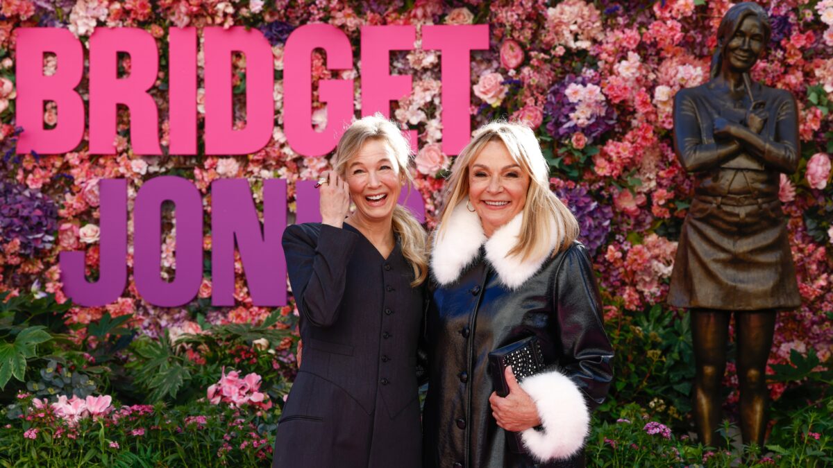 Bridget Jones rejoint Harry Potter et Mary Poppins à Leicester Square: une statue dévoilée pour les 25 ans du film culte. (AP)