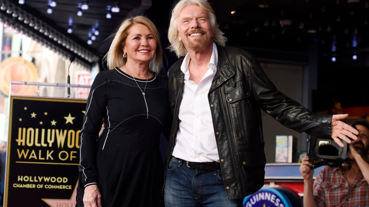 "J'ai le cœur brisé" : Richard Branson annonce la mort de sa femme à 80 ans. (AP)