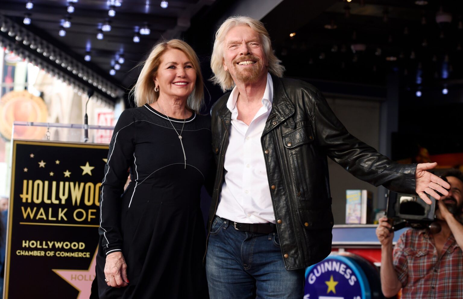 "J'ai le cœur brisé" : Richard Branson annonce la mort de sa femme à 80 ans