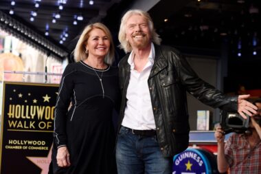 "J'ai le cœur brisé" : Richard Branson annonce la mort de sa femme à 80 ans