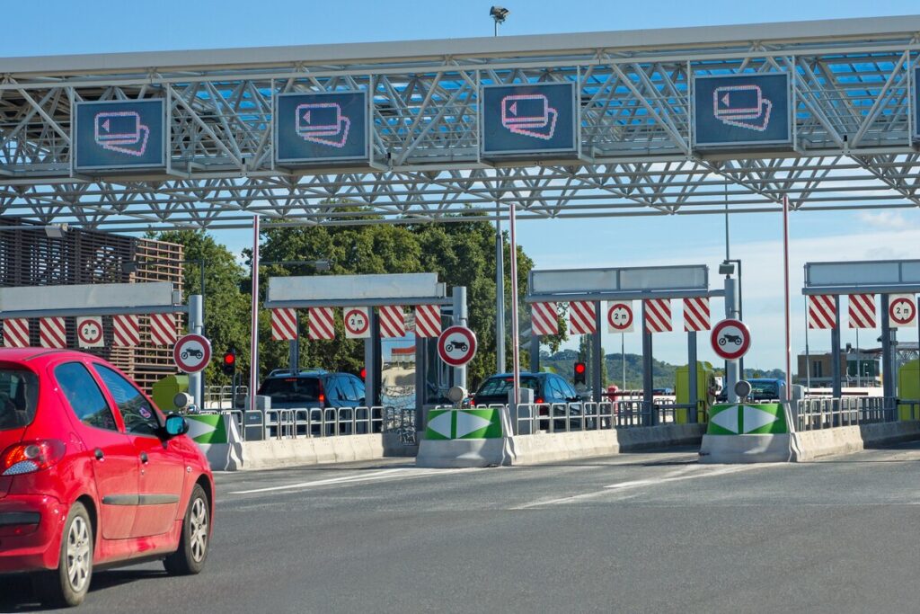 Autoroutes : la traque s’intensifie contre les fraudeurs qui masquent leur plaque aux péages