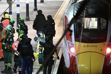 Au moins dix blessés, dont neuf entre la vie et la mort dans l'attaque au couteau dans un train à Londres