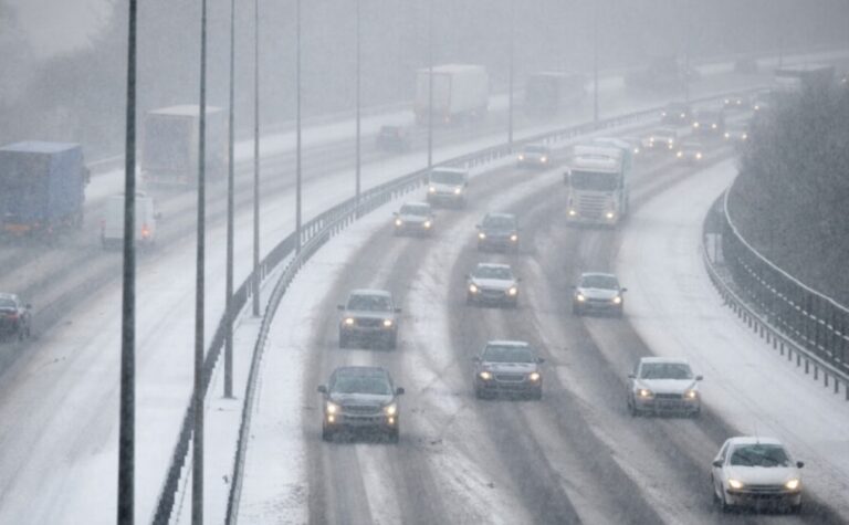 Froid, verglas et giboulées : une vraie journée d’hiver en France