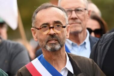 Robert Ménard obtient le soutien de LR pour les élections municipales de Béziers