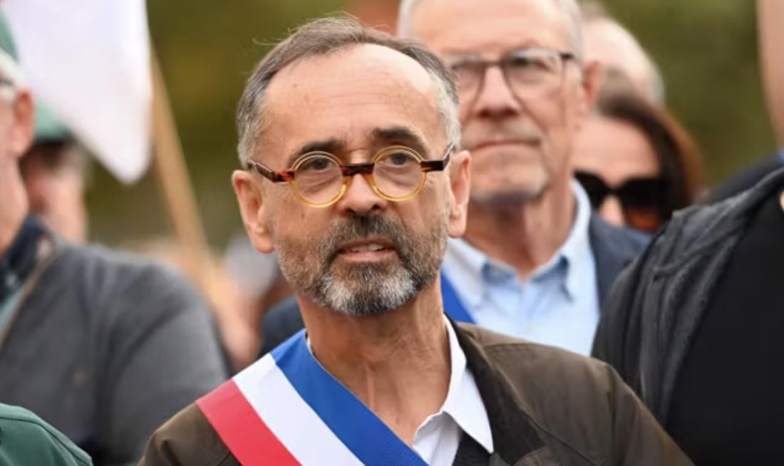Robert Ménard obtient le soutien de LR pour les élections municipales de Béziers