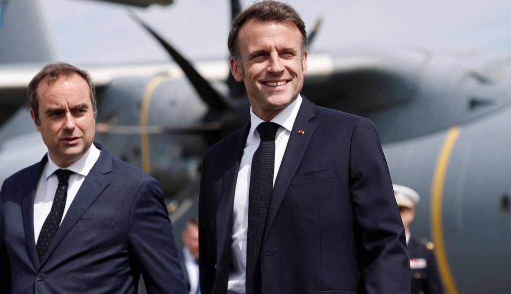 Un service militaire nouvelle formule au cœur des discussions nationales. (AP)