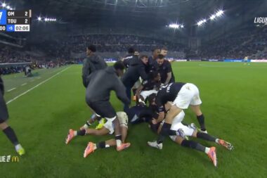 Ligue 1 : Paris perd à Monaco. L’OM, climatisé par Toulouse dans les arrêts de jeu, n’en profite pas. (Ligue1+)